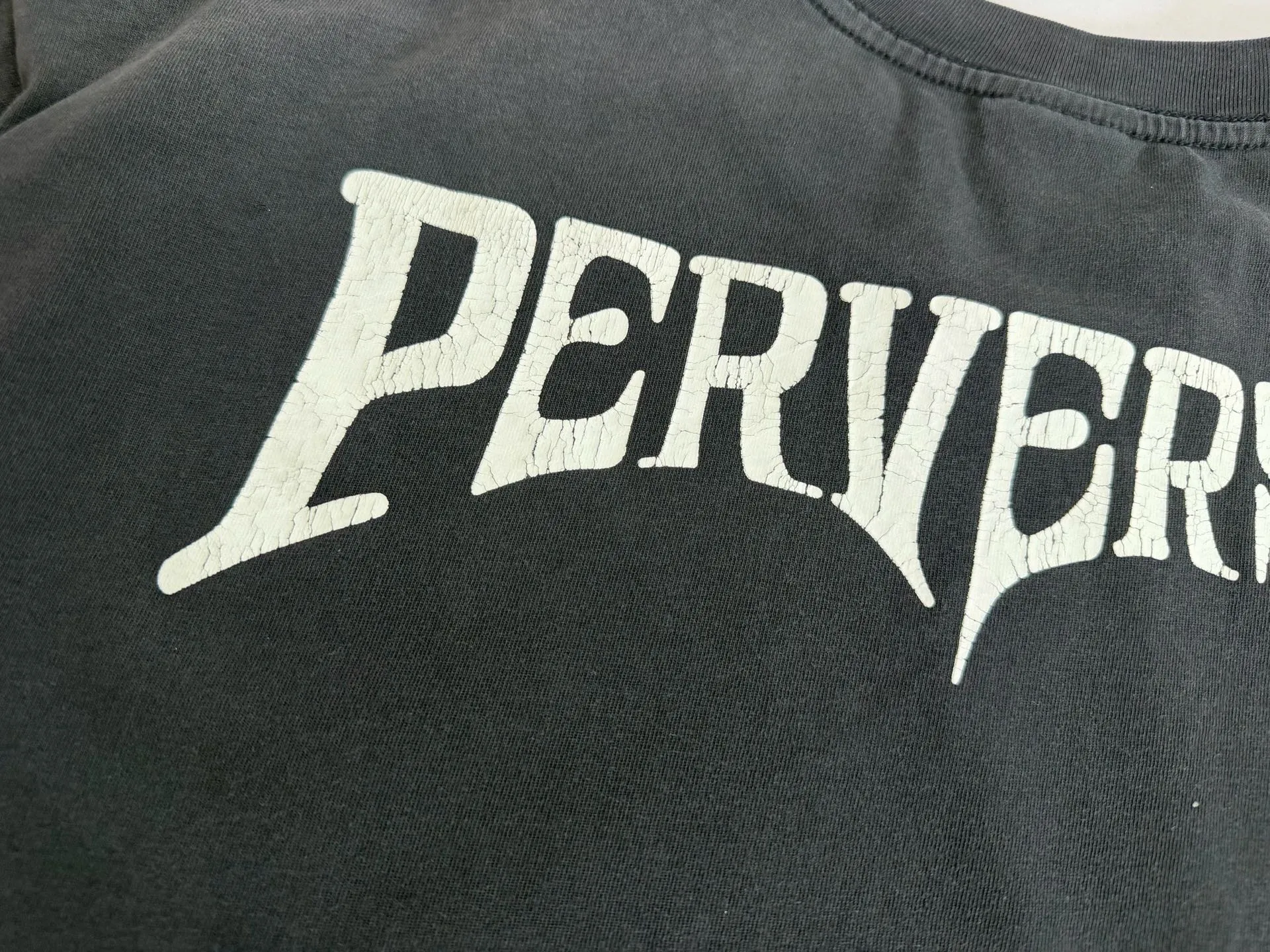 ❥8026#P136 Saint Mxxxxxx new model uses double yarn cotton batik fabric 280g, comfortable and breathable to wear. Full of street feel, loose fit Size: (S-M-L-XL) Color: Washed black